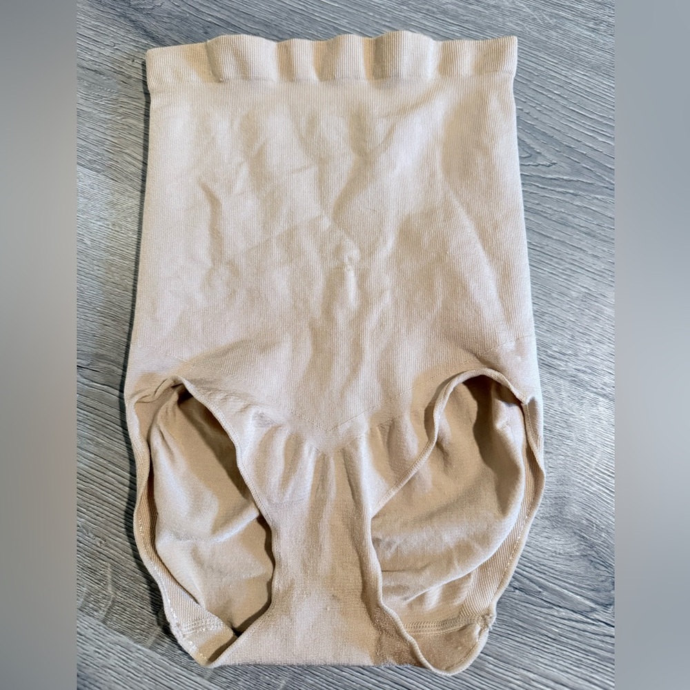 Seamless High-Waisted Shapewear Under Where? Size M